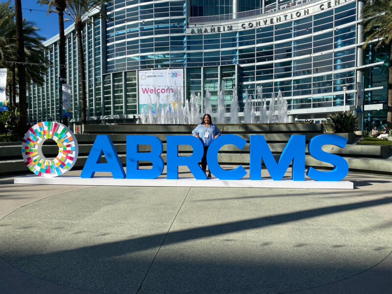 Giving 4 Biochemistry student Hannah Michael attends a national science conference.