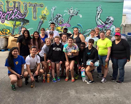 sjc-students-waldorf-college-love-food-pantry-new-orleans