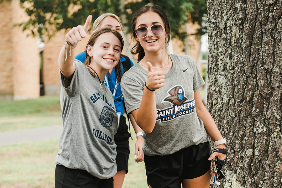 Welcomeweekend_069 Students hang out together